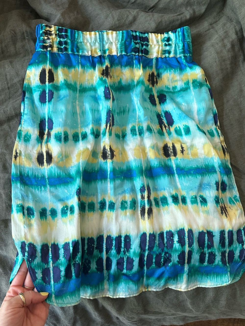 Banana Republic 100% silk skirt sz 2